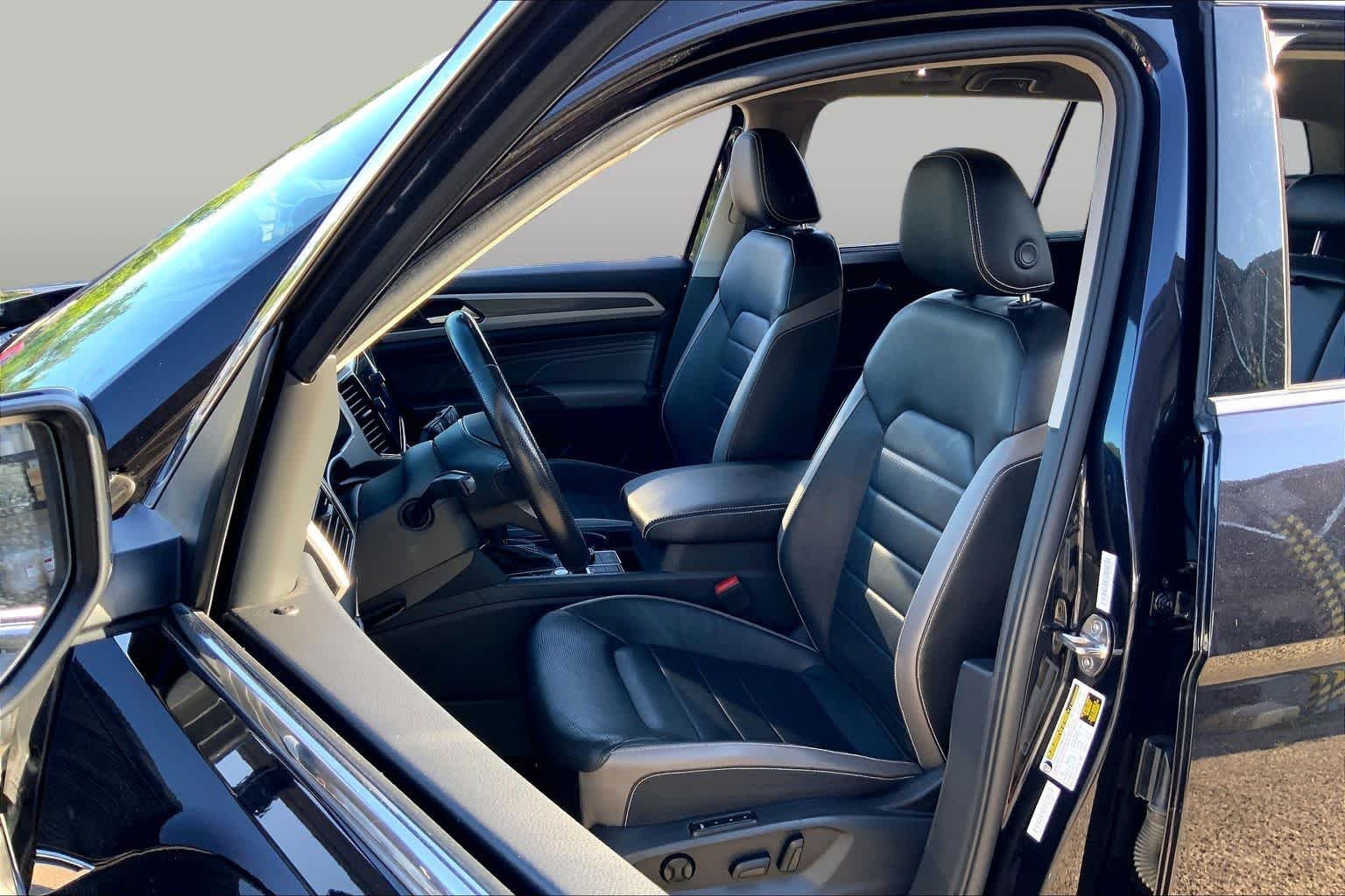 Used 2022 Deep Black Pearl Volkswagen 3.6L V6 SEL Premium R-Line image 15