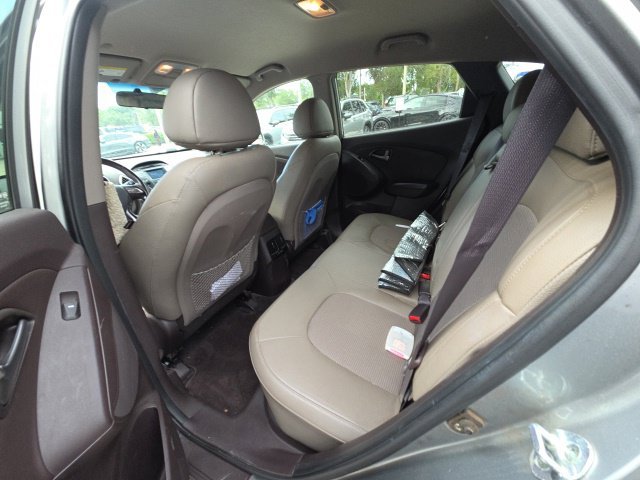 Used 2015 Gray Hyundai SE image 10