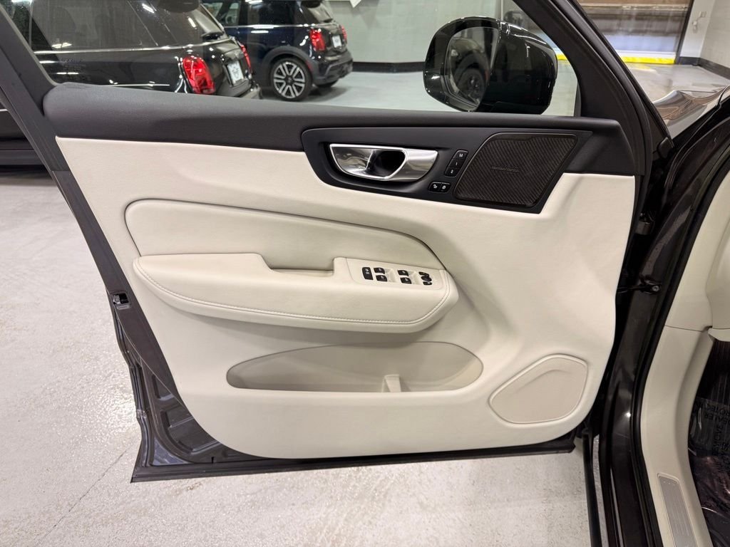 Used 2023 Gray Volvo  image 10