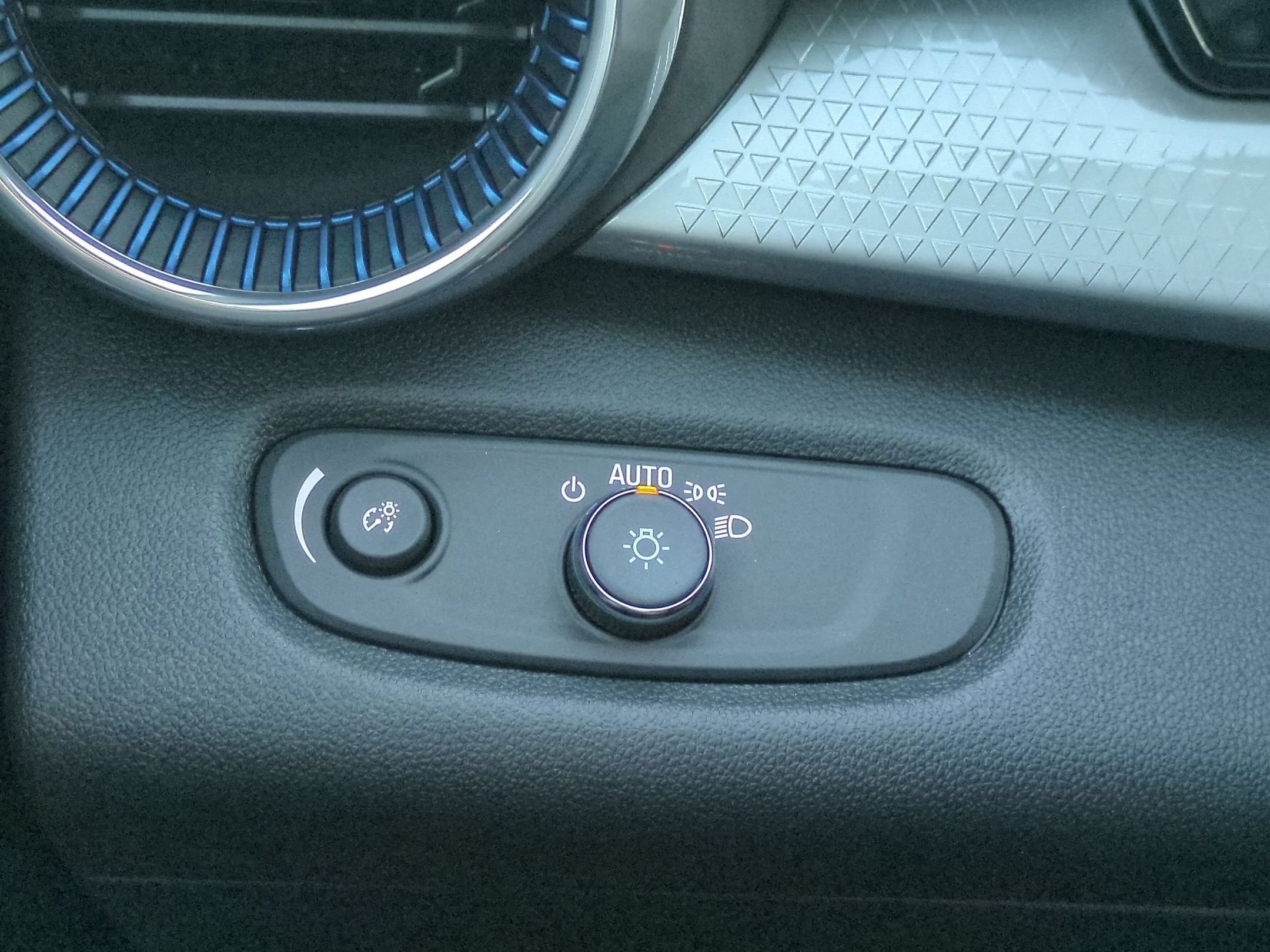 2026 Chevrolet Trax LT - Photo 26