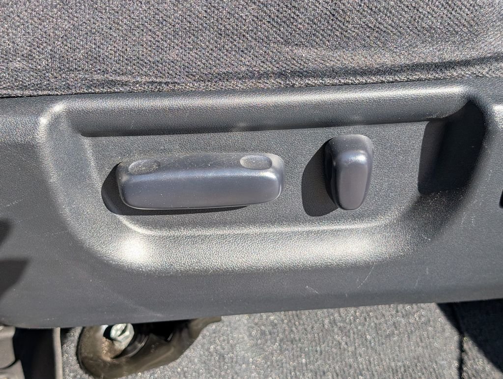 Used 2010  Toyota Grade image 16