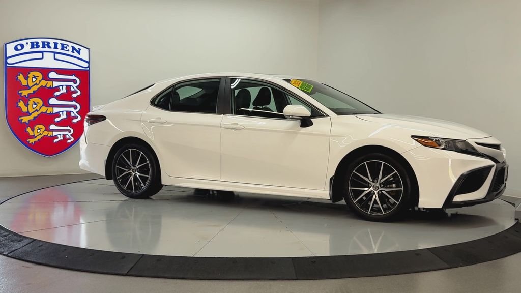 Used 2024 Ice Toyota SE image 3