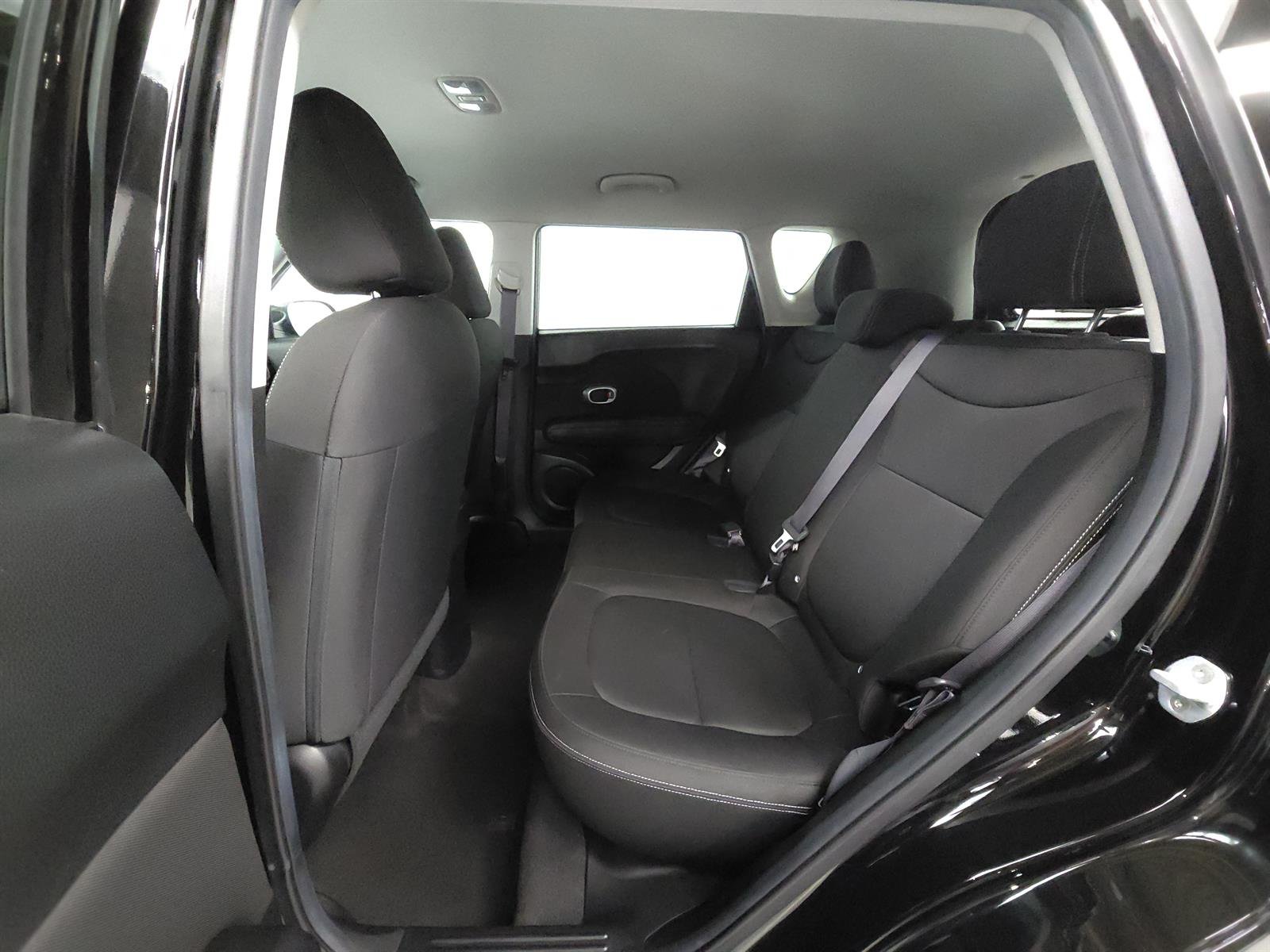 Used 2016 Black Kia Base image 5
