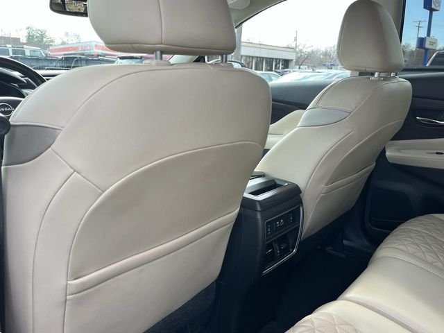 Used 2023  Nissan Platinum image 19