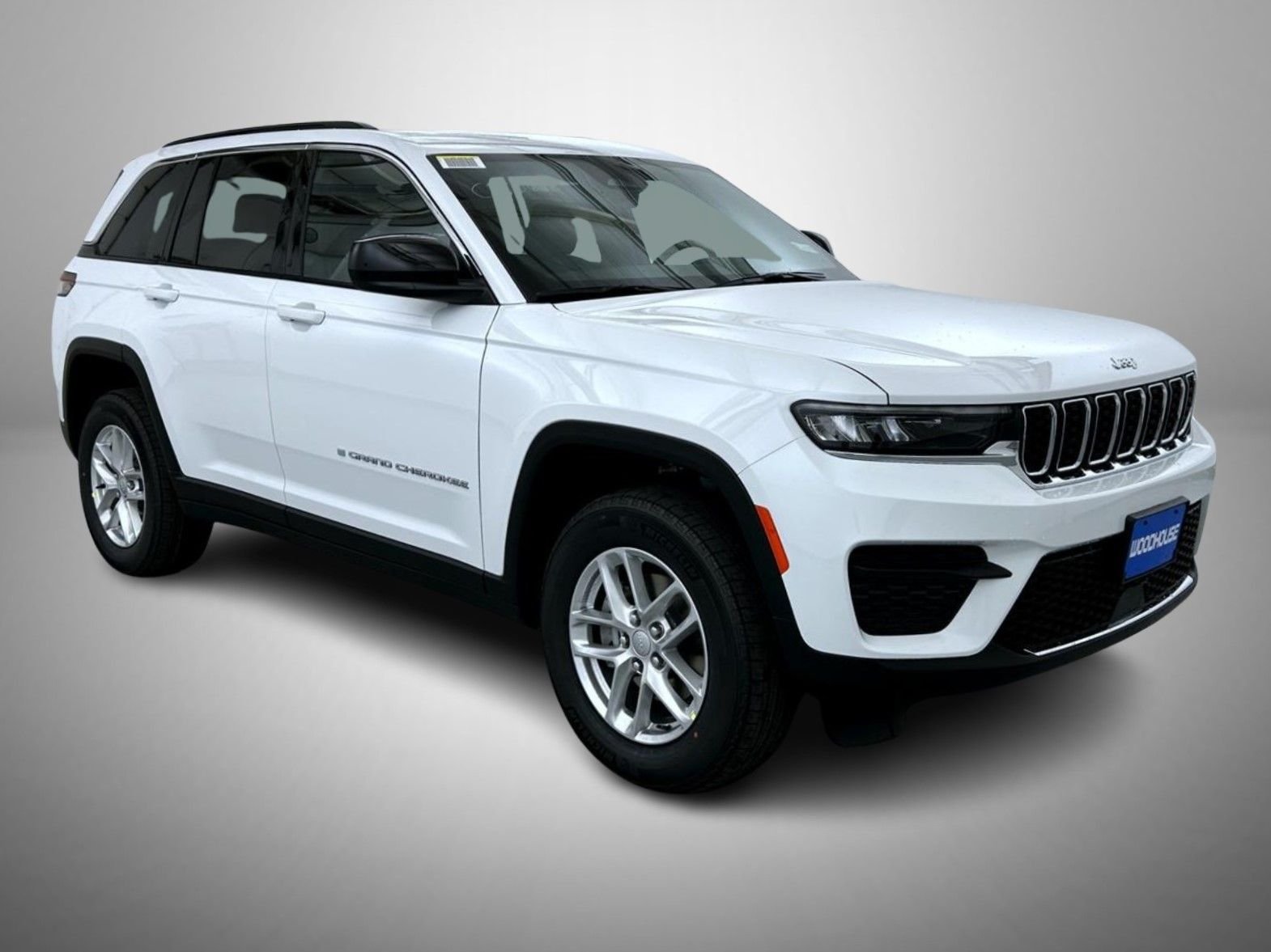 New 2026 Bright White Clear-Coat Exterior Paint Jeep Laredo X image 3