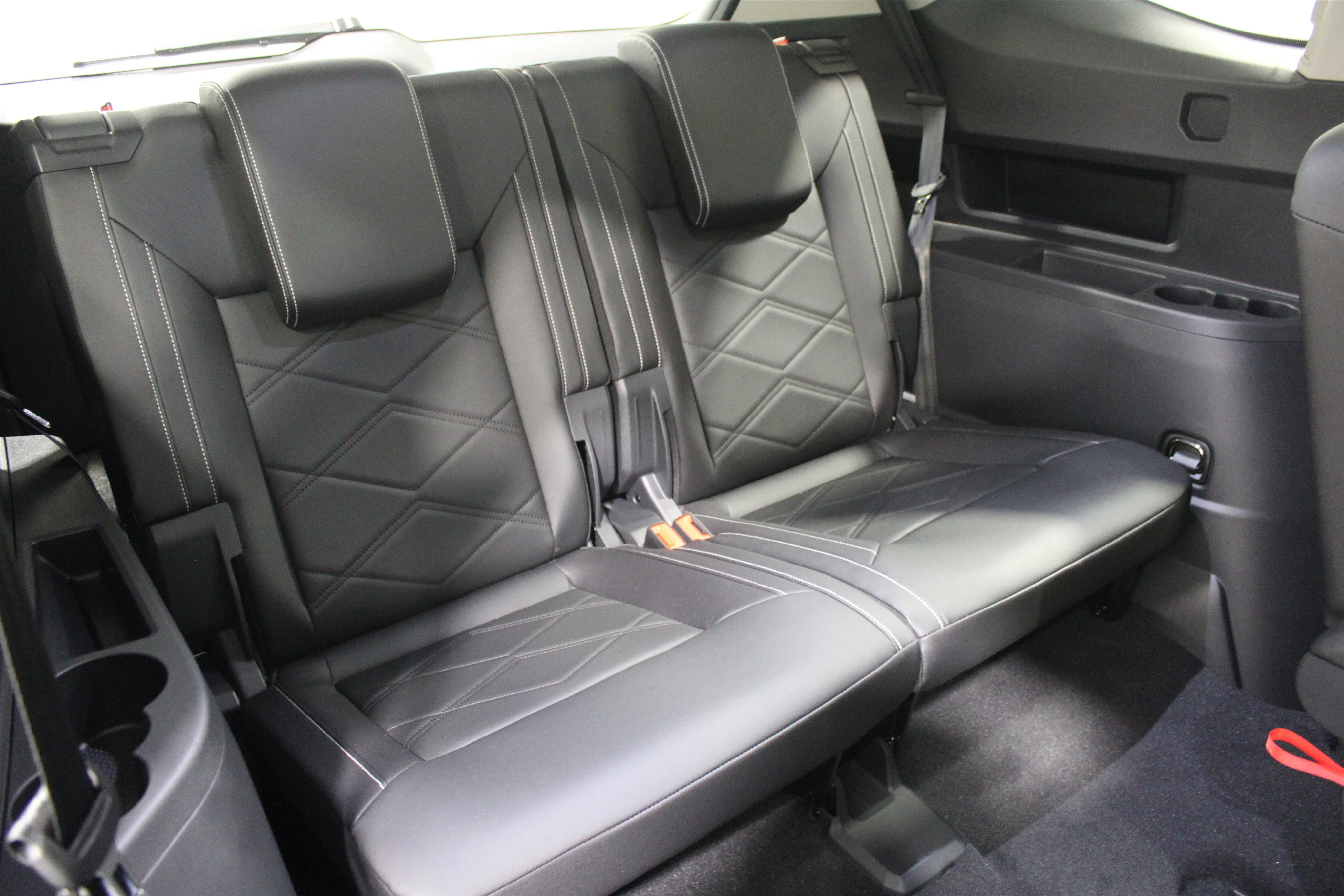 New 2026 Deep Black Pearl Volkswagen 2.0T SE w/Technology image 24