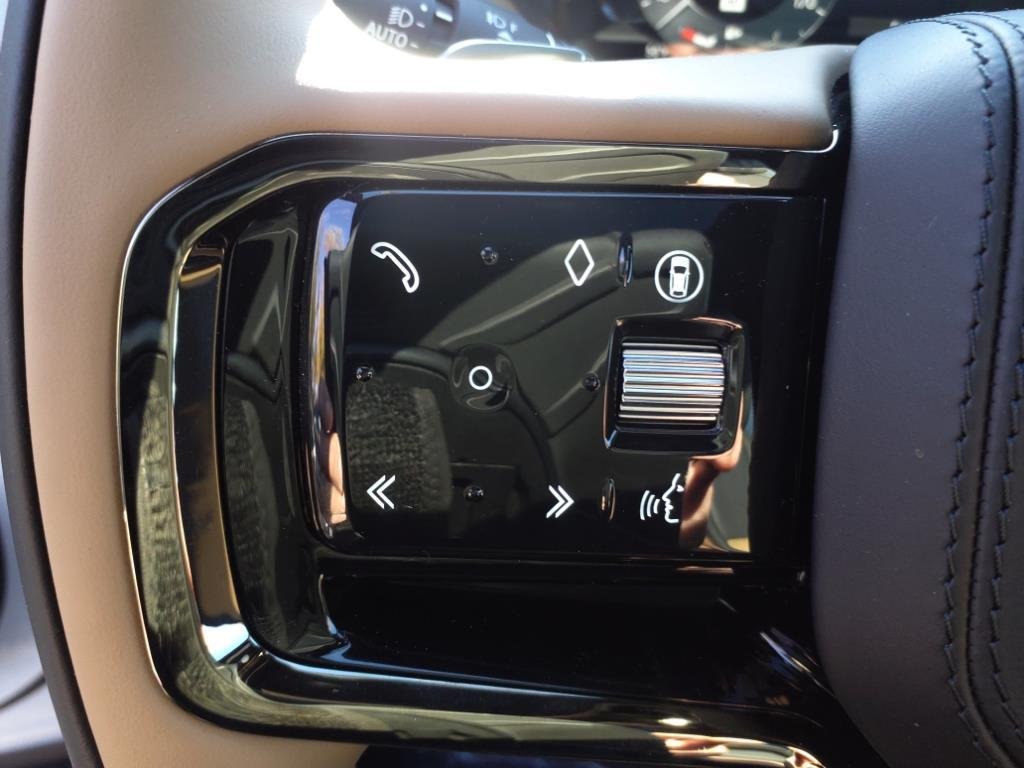 New 2025 Fuji White LAND ROVER Dynamic HSE image 11