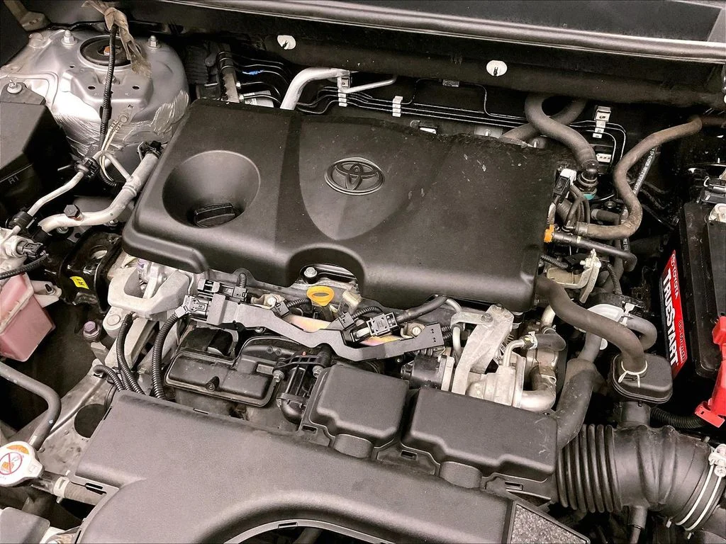 Used 2020 Silver Toyota XLE image 38