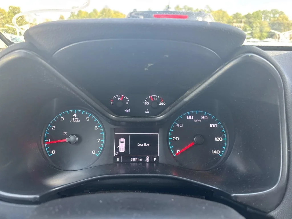 Used 2022 White Chevrolet LT image 17