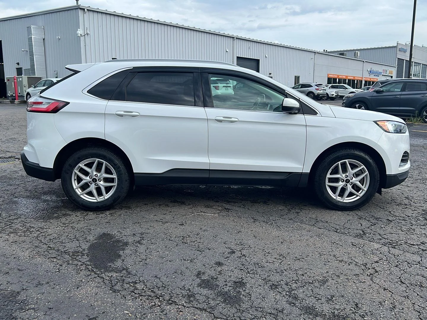 Used 2023 Oxford White Ford SEL image 19