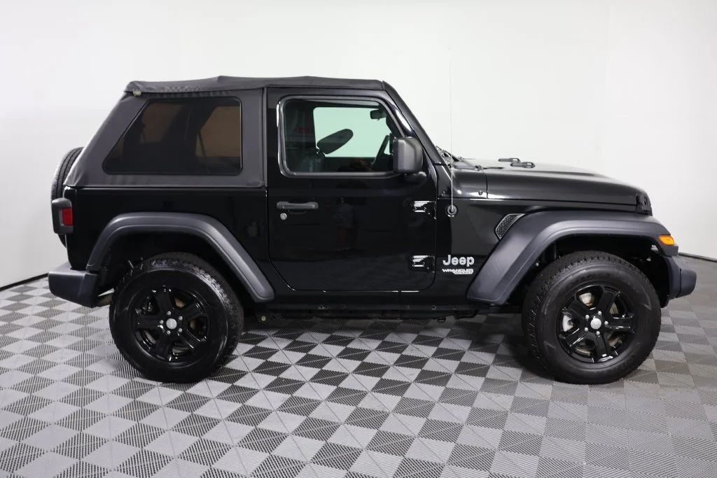 Used 2020 Black Clearcoat Jeep Sport S image 9