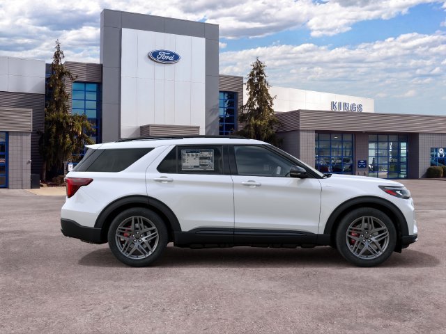 New 2027 Star White Metallic Tri-Coat Ford ST-Line image 5