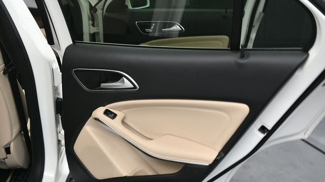 Used 2019 White Mercedes-Benz GLA 250 image 16