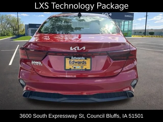 Used 2023 Red Kia LXS image 8