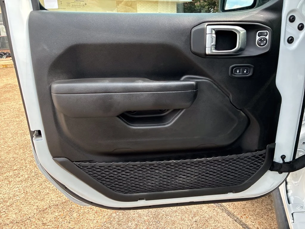 Used 2023 White Jeep Rubicon image 11