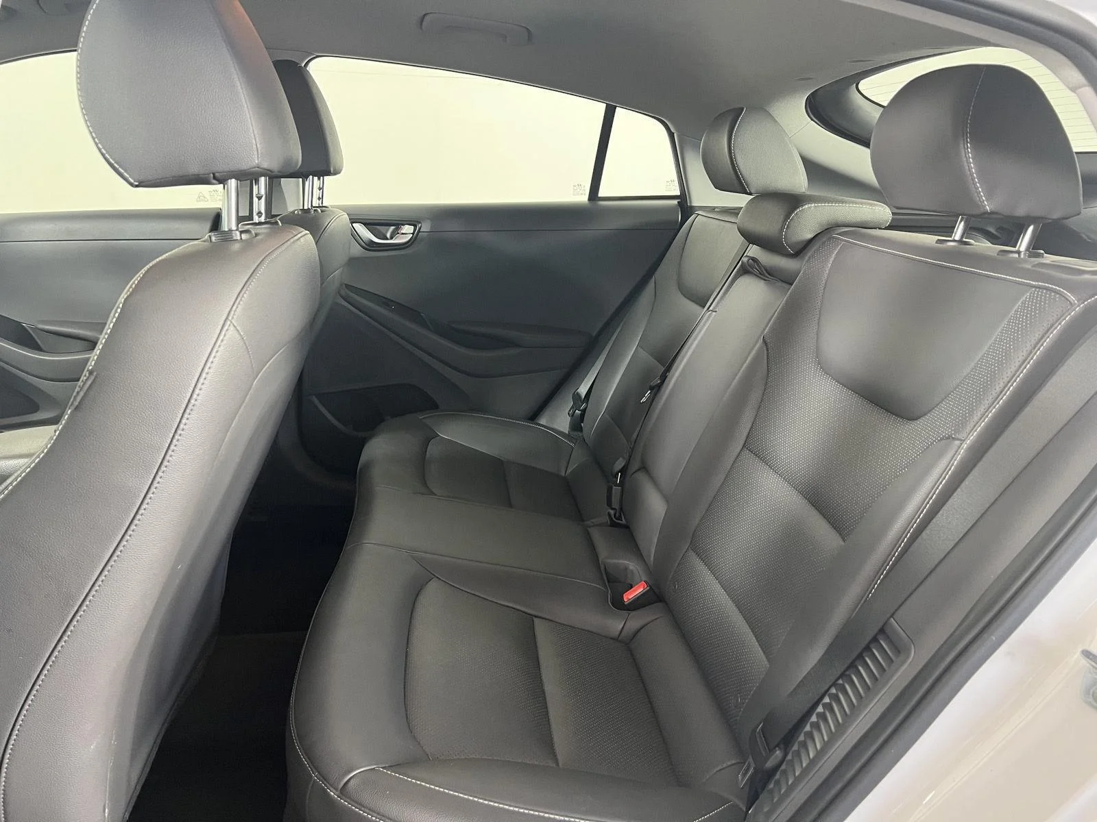 Used 2019 Ceramic White Hyundai Limited image 21