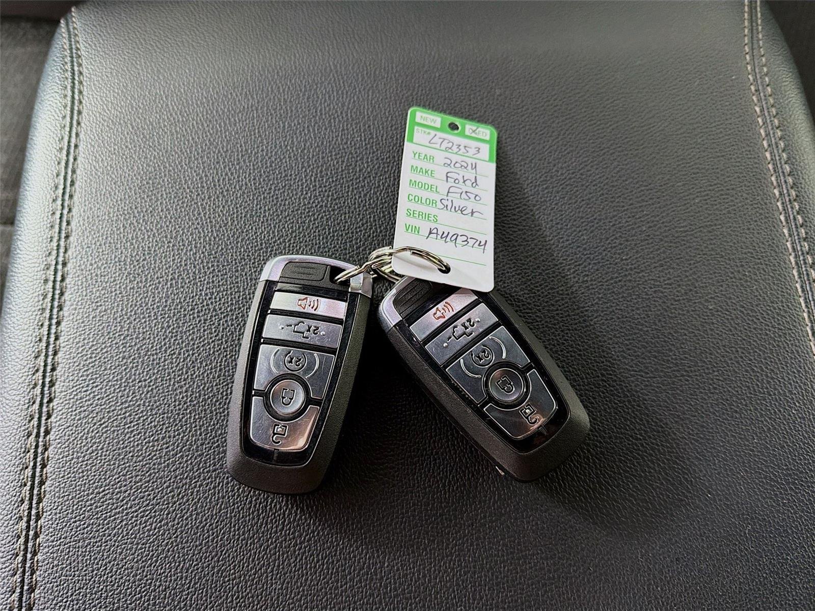 Used 2024 Iconic Silver Ford XLT image 31