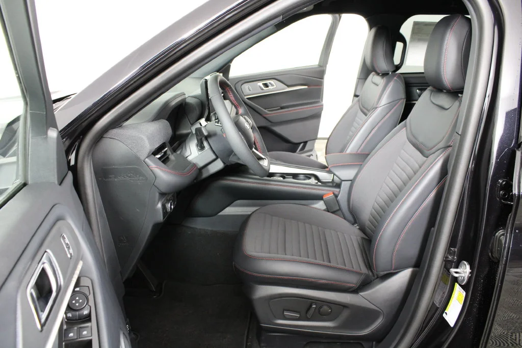 New 2027 Agate Black Metallic Ford ST-Line image 21