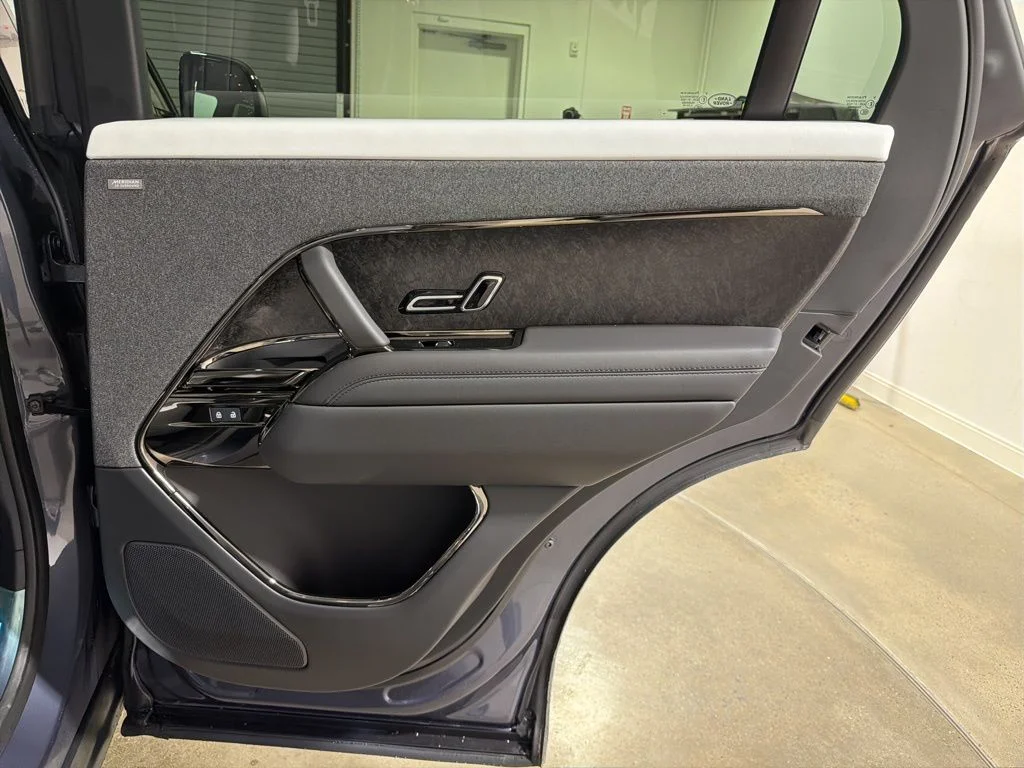 New 2026 Varesine Blue Land Rover Dynamic SE P530 V8 image 25