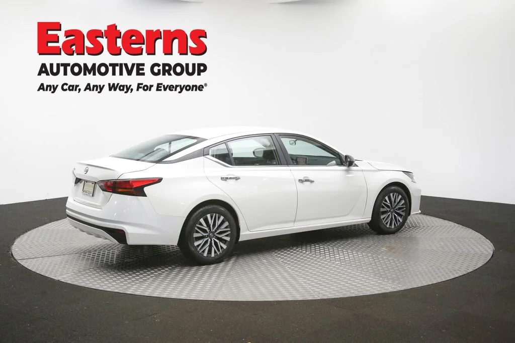 Used 2025 White Nissan 2.5 SV image 43