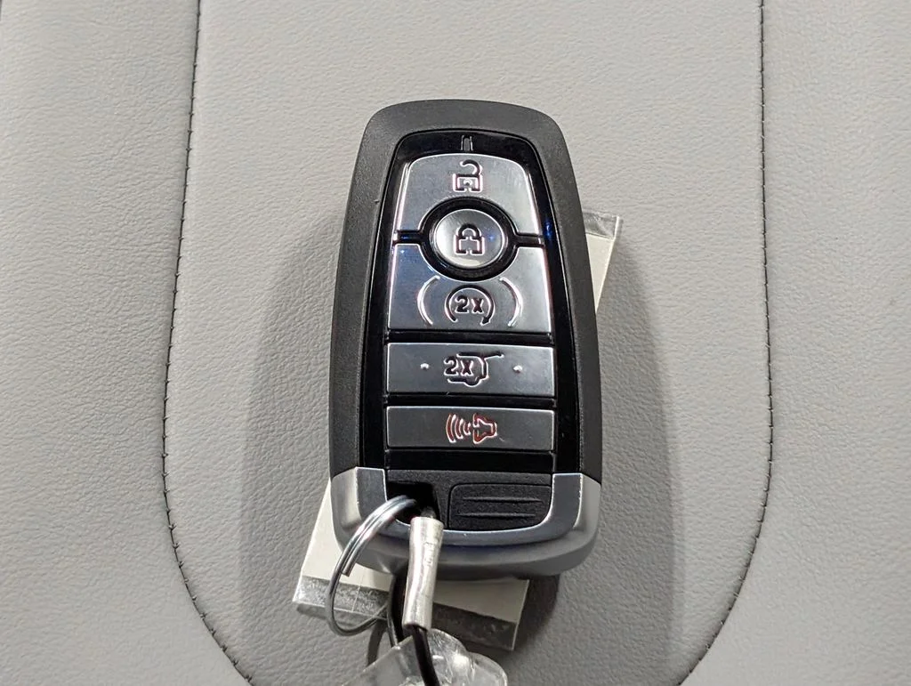 New 2027 Star White Metallic Tri-Coat Ford Active image 27