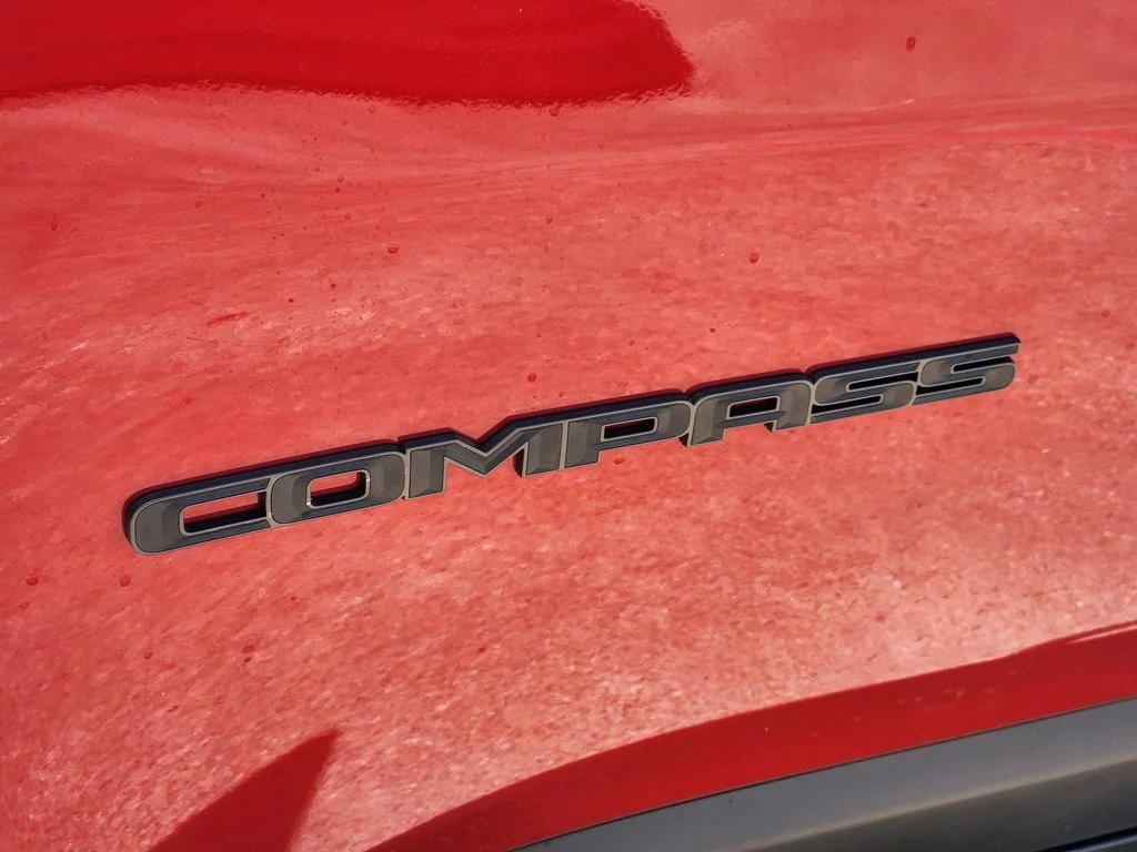 New 2026 Red Hot Pearlcoat Jeep Latitude image 8