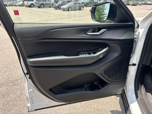 Used 2023 White Jeep Altitude image 28
