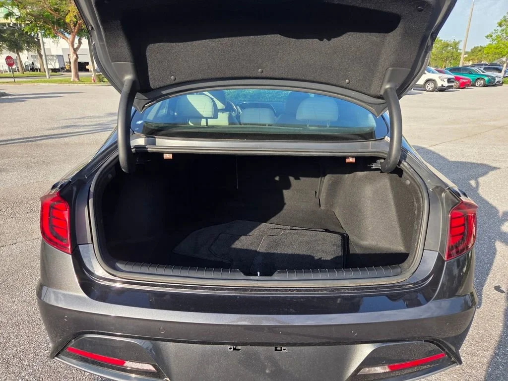 Used 2022 Portofino Gray Hyundai Limited image 27