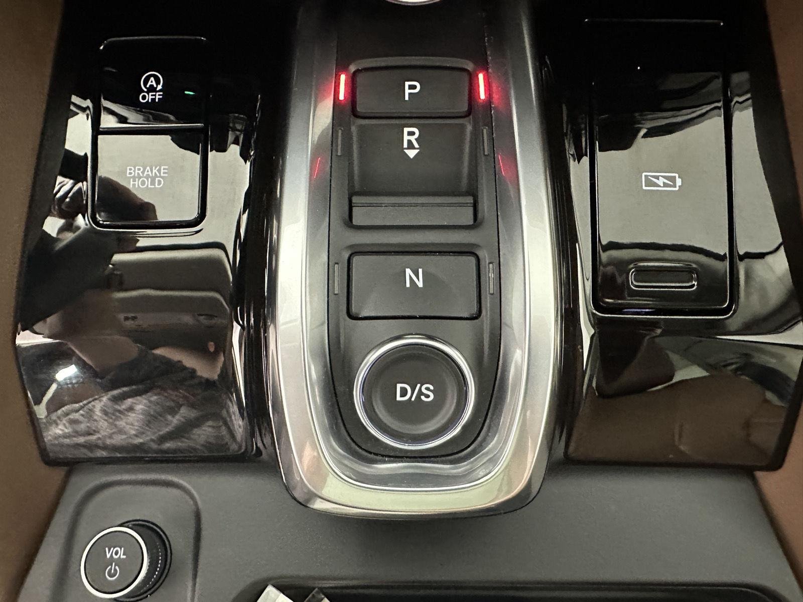 Used 2025 Platinum White Pearl Acura SH-AWD w/Tech image 19