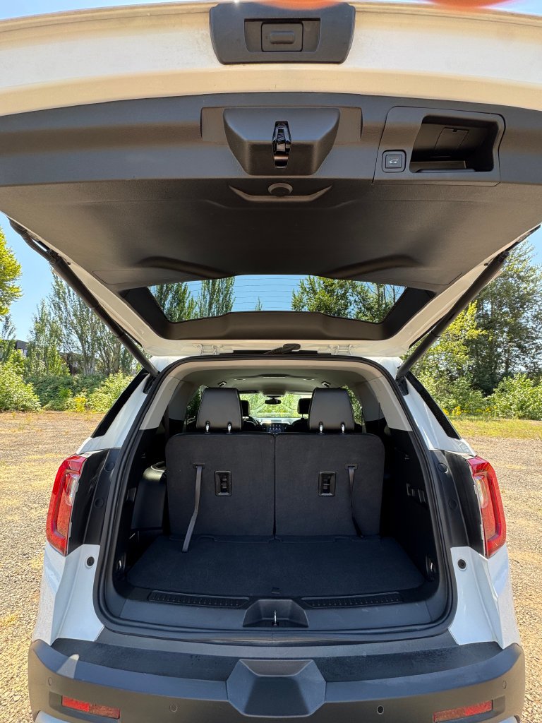 Used 2023 Summit White GMC SLT image 9