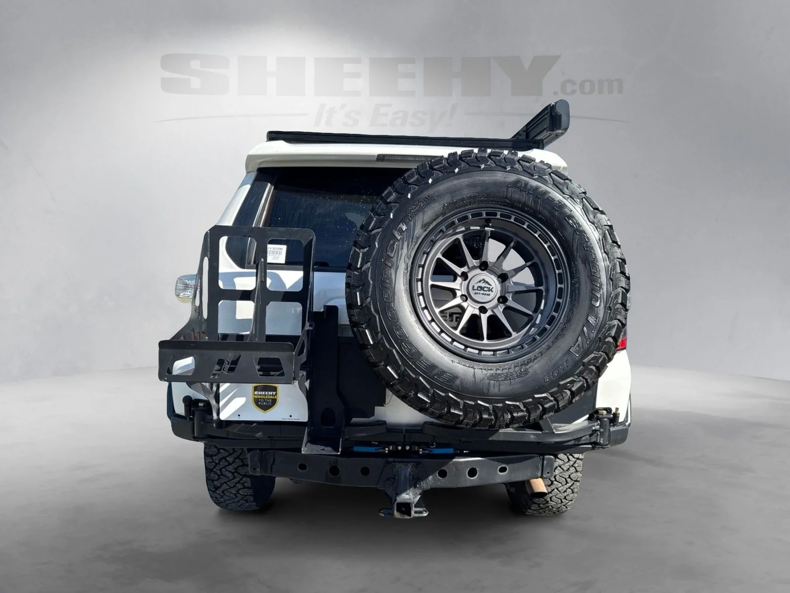 Used 2018 Super White Toyota SR5 image 13