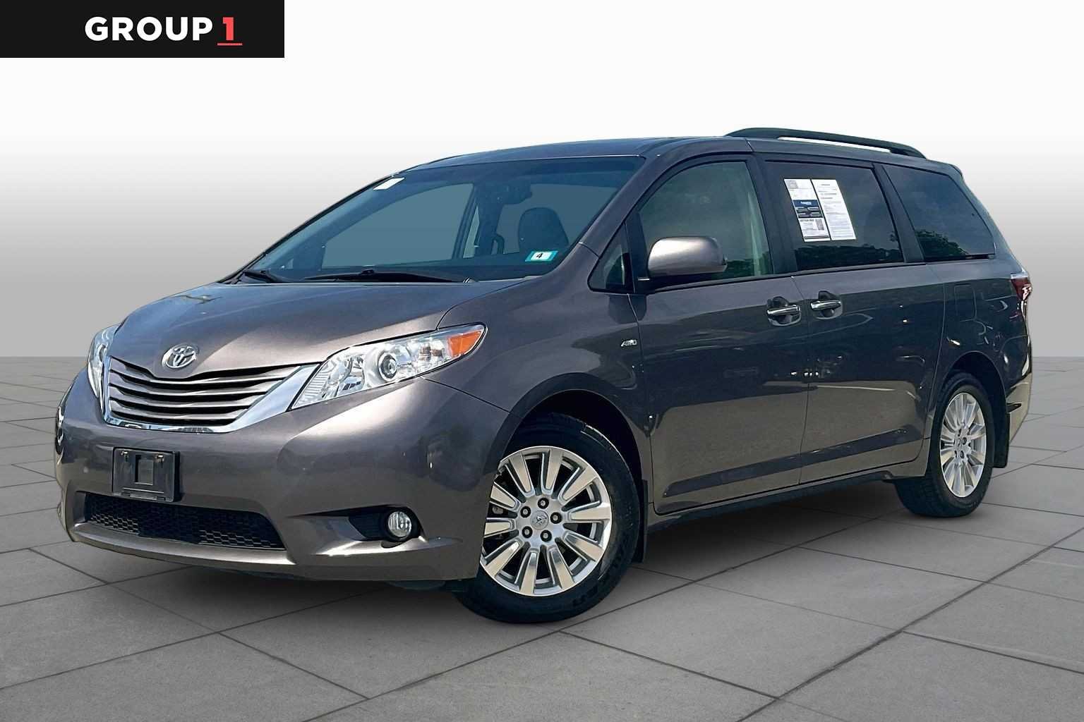 2017 Toyota Sienna XLE V6 AWD 7-Passenger's photo
