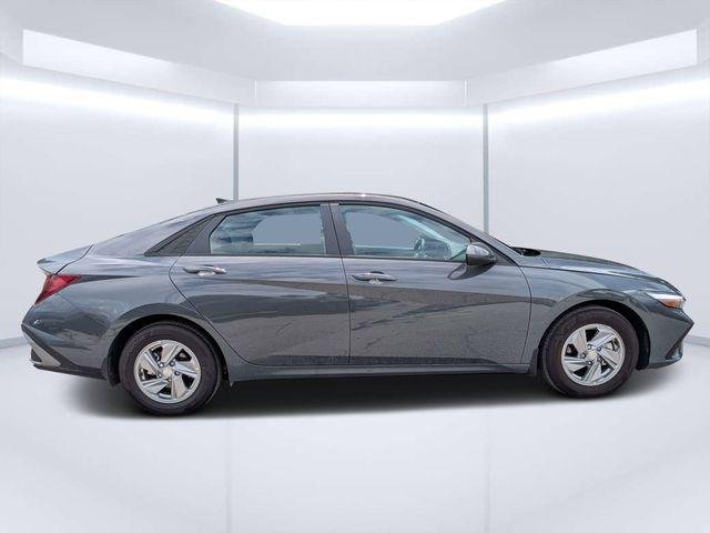New 2026 Gray Hyundai SE image 2