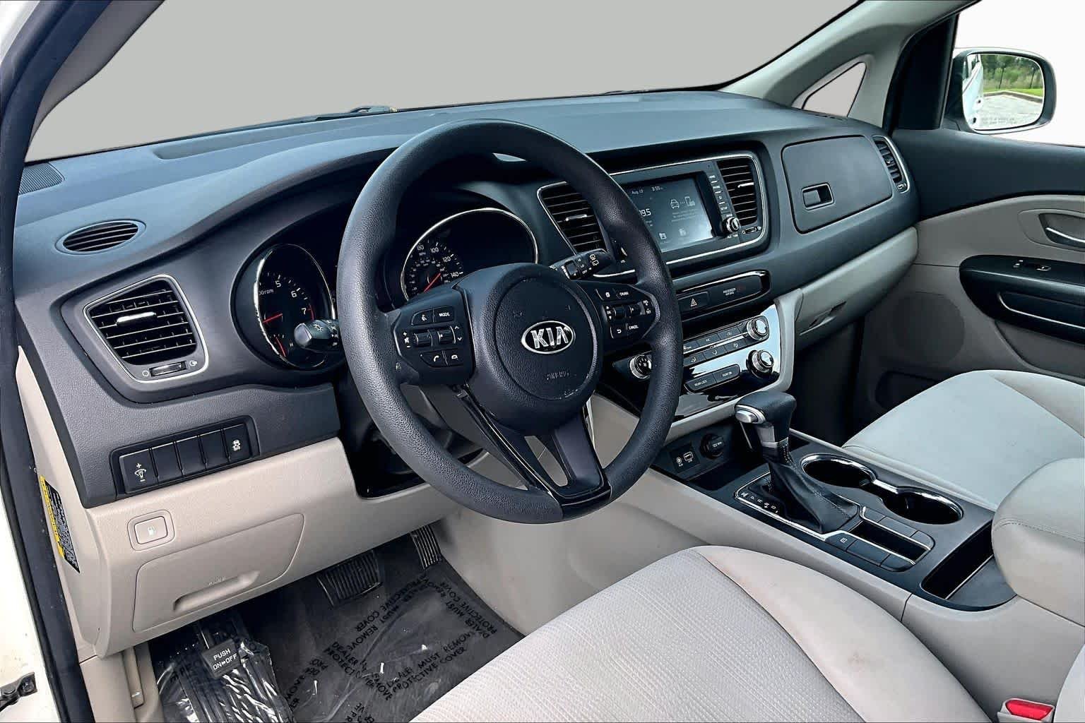 Used 2021 Snow White Pearl Kia LX image 17