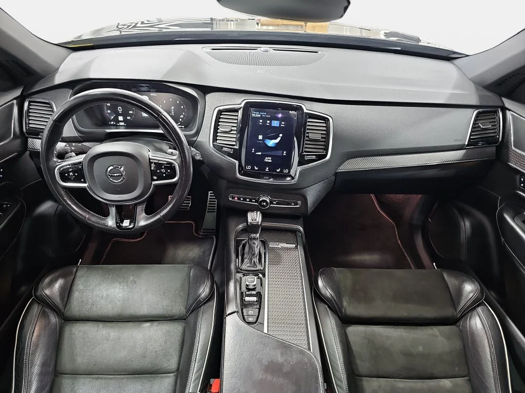 Used 2017 Black Volvo T6 R-Design image 10