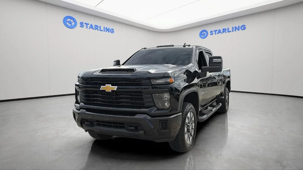 Used 2025 Black Chevrolet Custom image 16