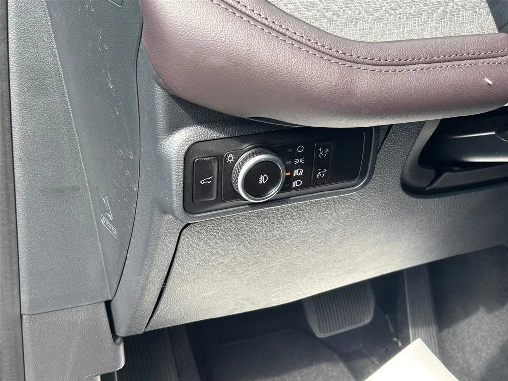 Used 2025 Black Ford Platinum image 9