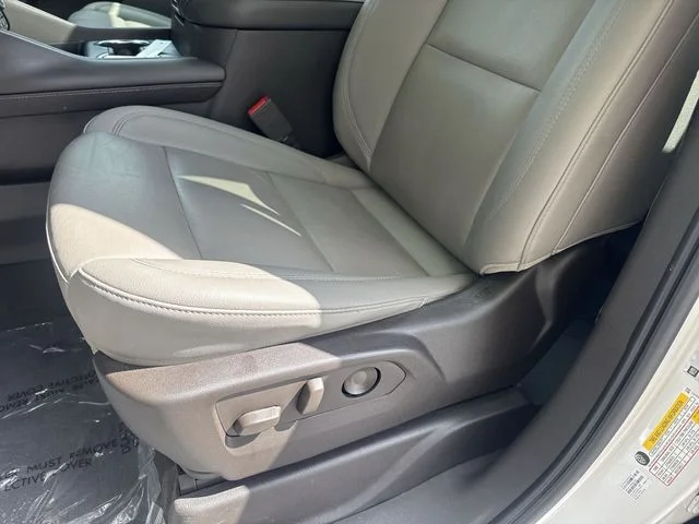Used 2022 Beige Chevrolet Z71 image 32