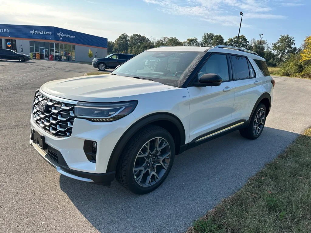 New 2027 Star White Metallic Tri-Coat Ford Platinum™ image 3