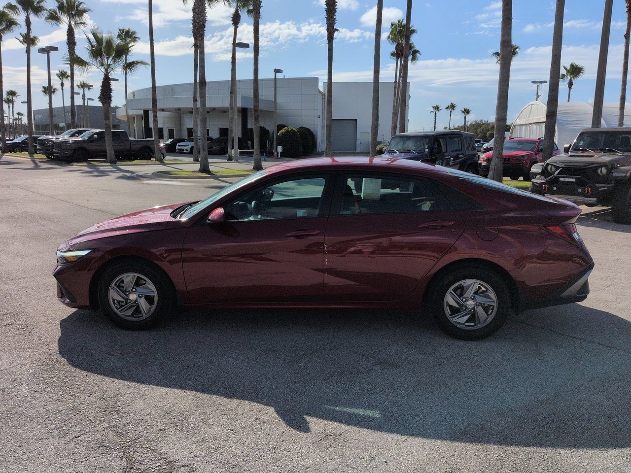 Used 2025 Red Hyundai SE image 7