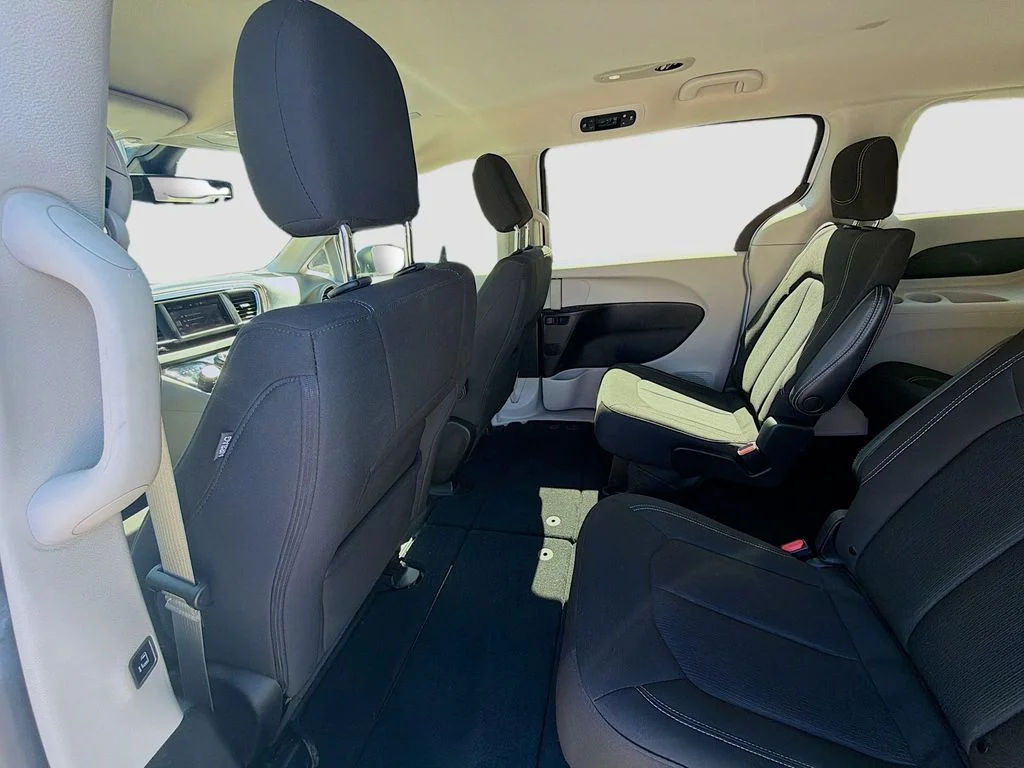 Used 2023 White Chrysler LX image 24