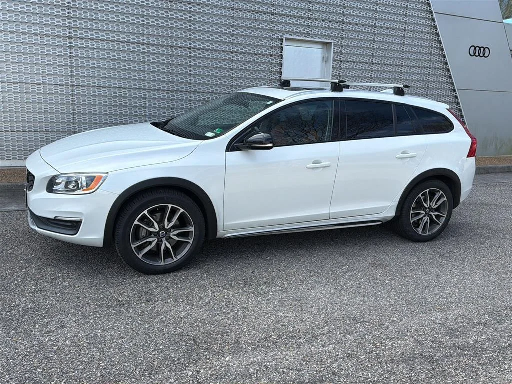2016 Volvo V60 T5 Cross Country AWD's photo