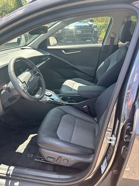 Used 2024 Gray Kia Wind image 8