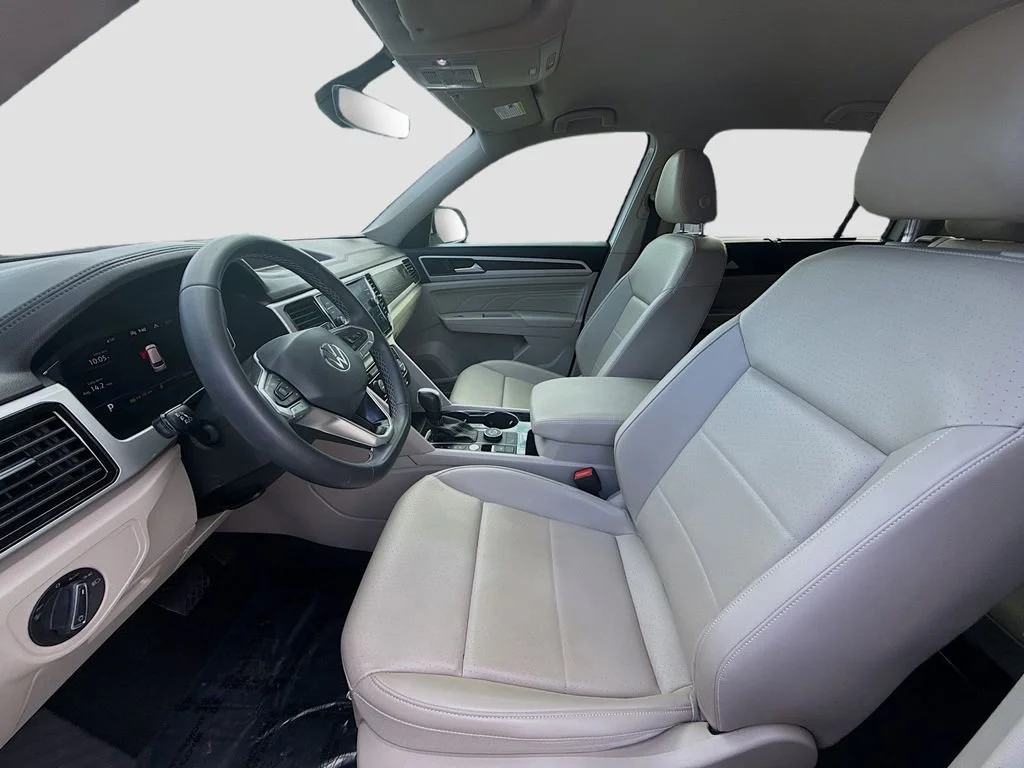 Used 2023 Pure White Volkswagen 3.6L V6 SE w/Technology image 18