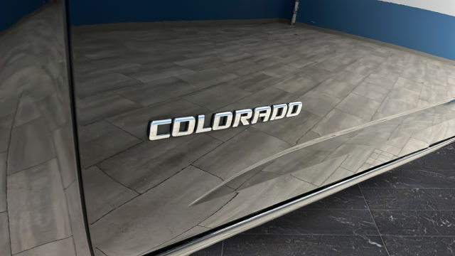 Used 2015 Black Chevrolet Z71 image 35