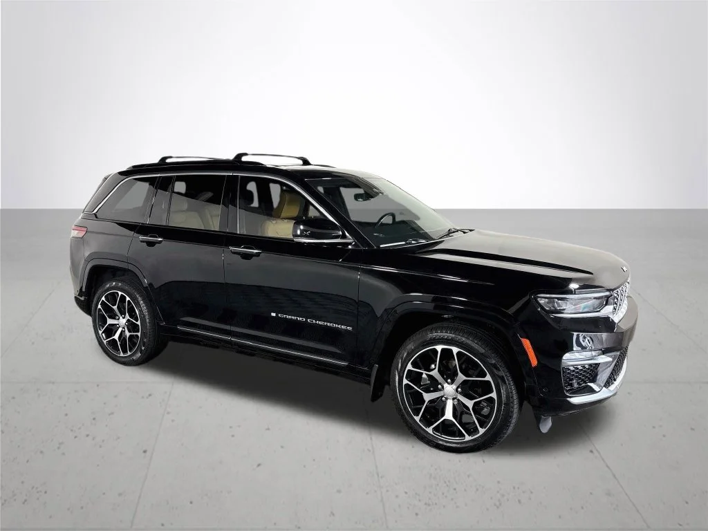 Used 2023 Black Jeep Summit Reserve image 4