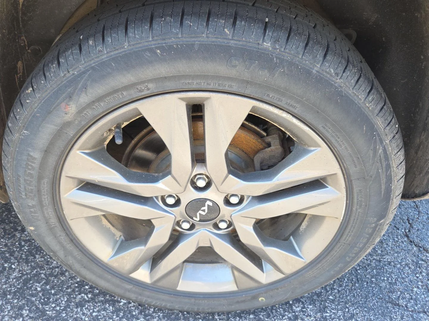 Used 2022 Snow White Pearl Kia LX image 5