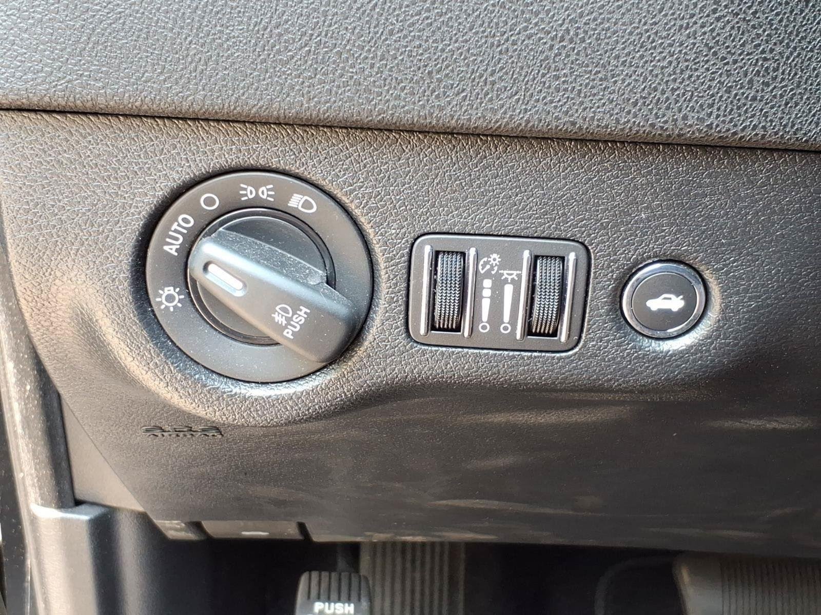 Used 2022 Pitch Black Clearcoat Dodge SXT image 19