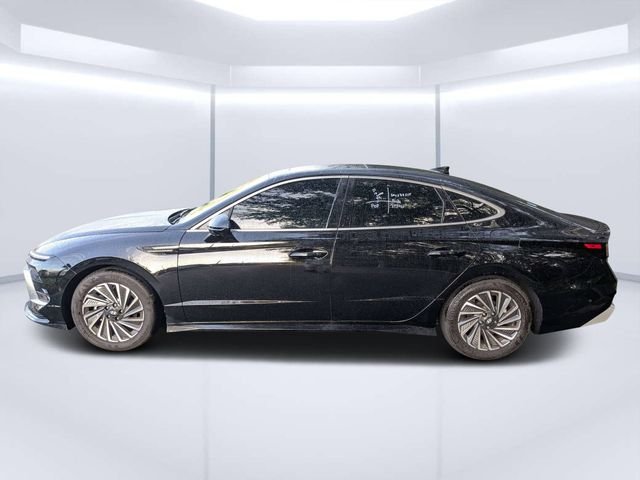 Used 2025 Black Hyundai Limited image 6