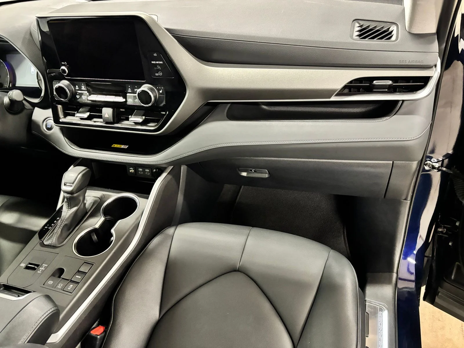 Used 2024 Silver Toyota XLE image 21